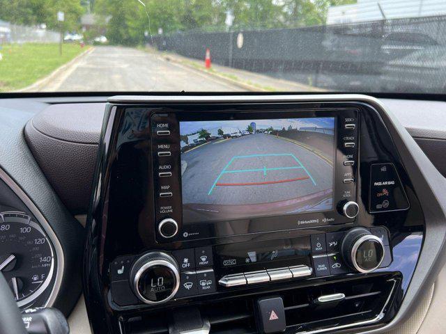 used 2022 Toyota Highlander car, priced at $35,600