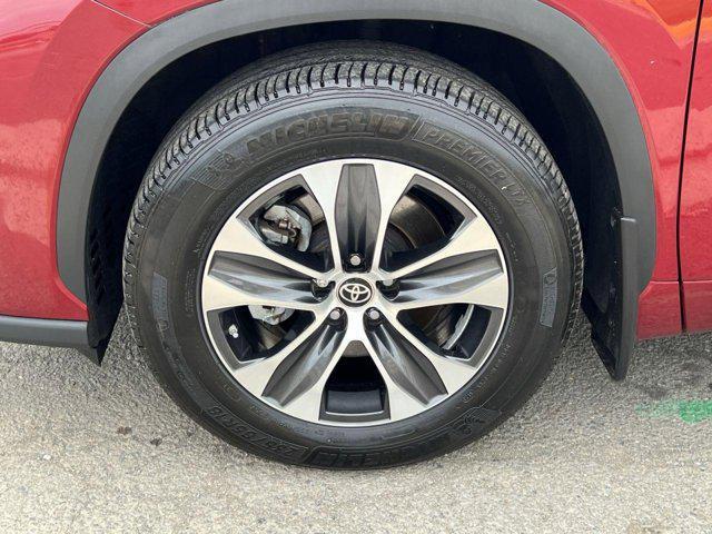 used 2022 Toyota Highlander car, priced at $35,600