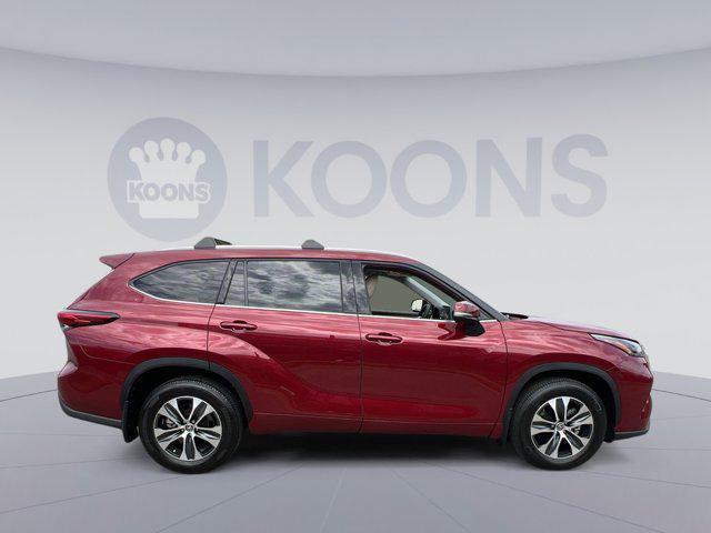 used 2022 Toyota Highlander car, priced at $35,600