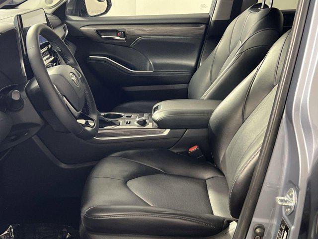 used 2022 Toyota Highlander car, priced at $37,250