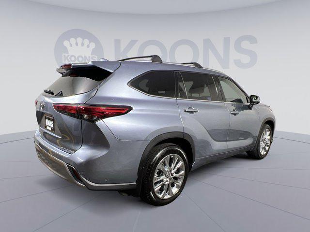 used 2022 Toyota Highlander car, priced at $37,250