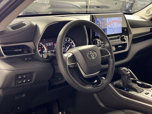 used 2022 Toyota Highlander car, priced at $37,250