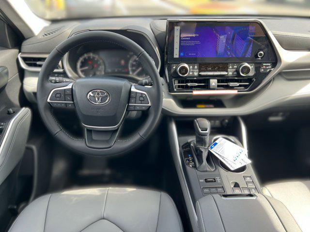 new 2025 Toyota Highlander car, priced at $48,052