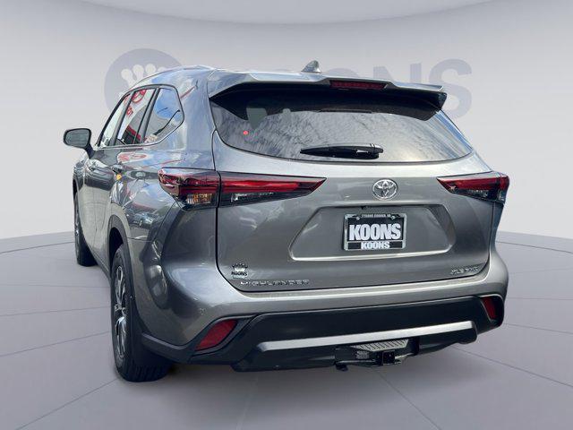 new 2025 Toyota Highlander car, priced at $48,052