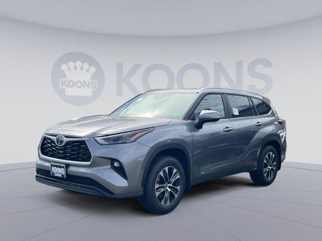 new 2025 Toyota Highlander car, priced at $48,052