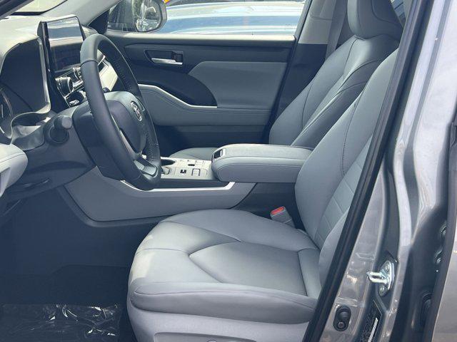 new 2025 Toyota Highlander car, priced at $48,052