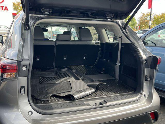 new 2025 Toyota Highlander car, priced at $48,052