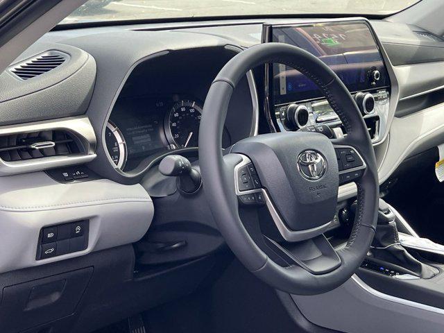 new 2025 Toyota Highlander car, priced at $48,052
