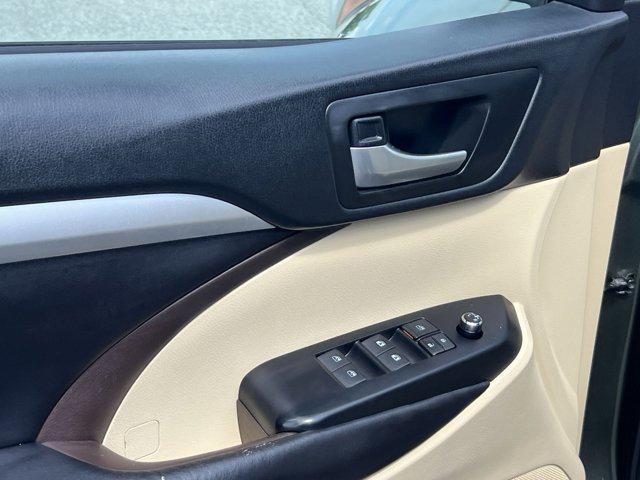 used 2018 Toyota Highlander car, priced at $21,500