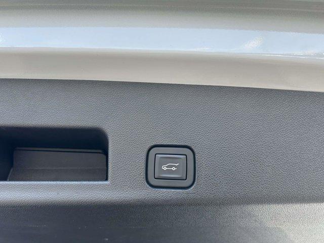 used 2025 Chevrolet Traverse car, priced at $38,995