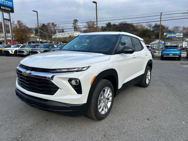 new 2025 Chevrolet TrailBlazer car, priced at $23,675