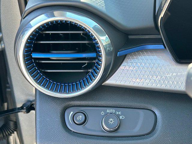 new 2025 Chevrolet Trax car