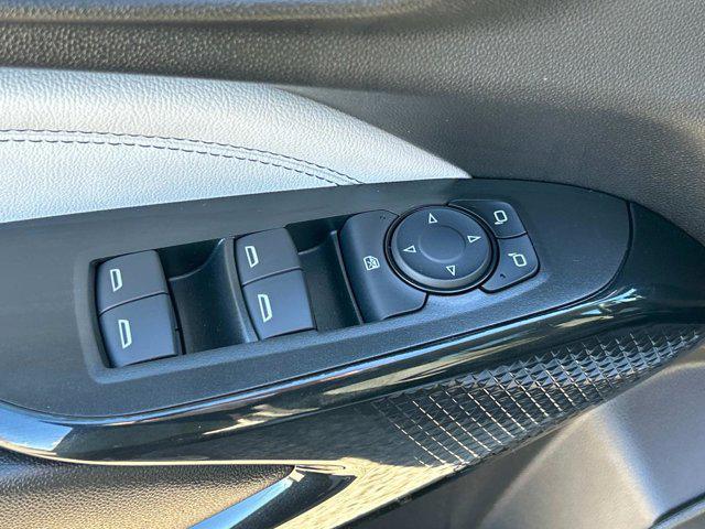 new 2025 Chevrolet Trax car