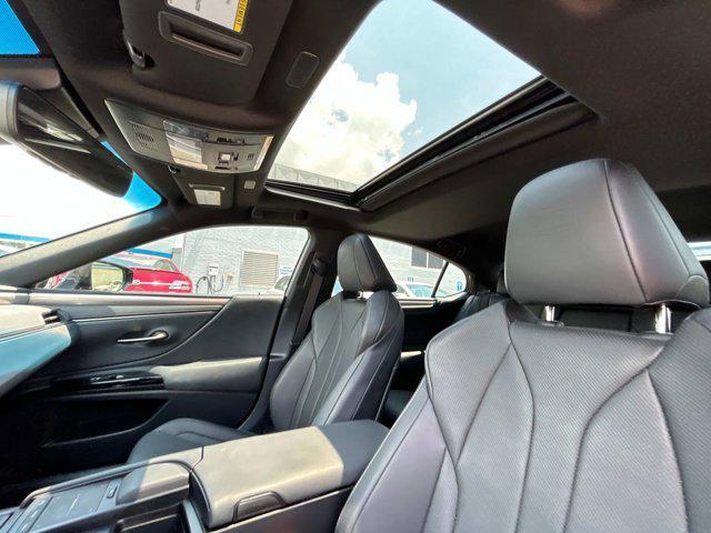 used 2022 Lexus ES 300h car, priced at $36,995