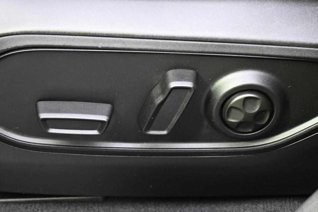 used 2022 Jeep Grand Cherokee car, priced at $29,798