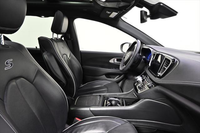 used 2021 Chrysler Pacifica car, priced at $32,165