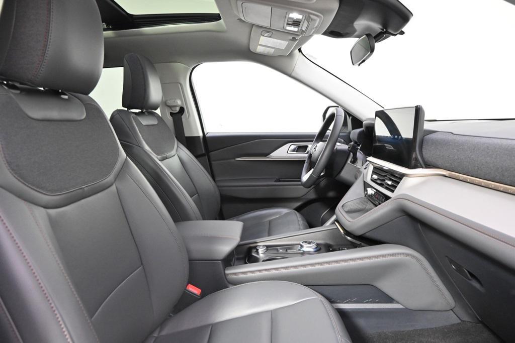 new 2025 Ford Explorer car, priced at $48,122