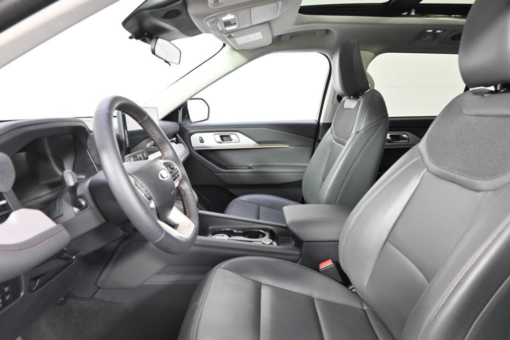 new 2025 Ford Explorer car, priced at $48,122