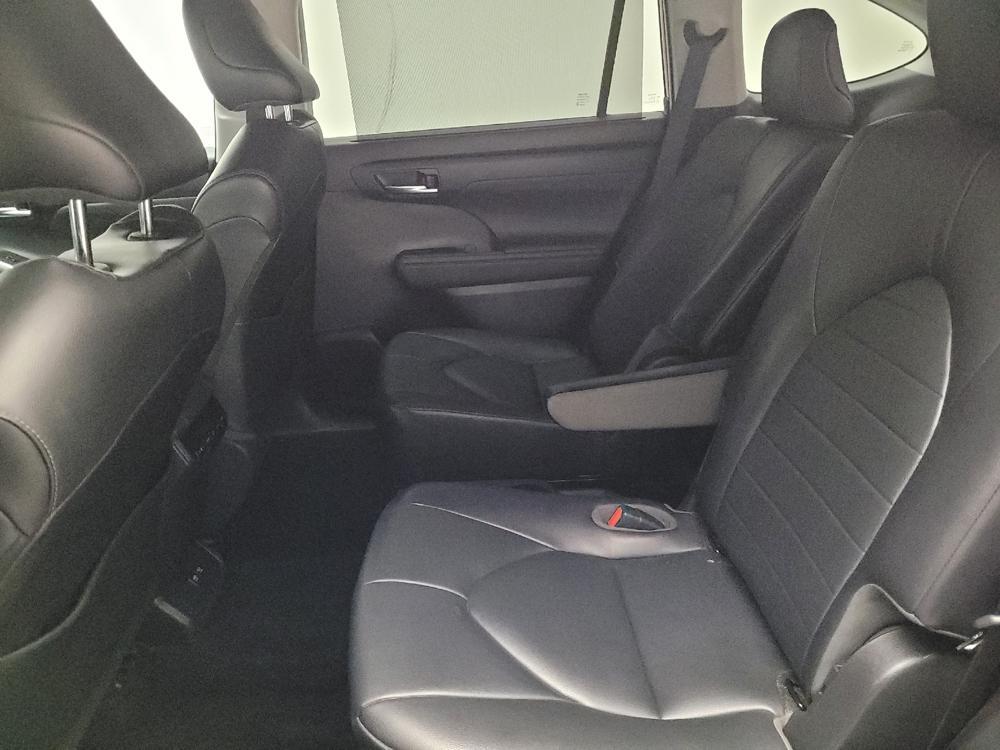 used 2020 Toyota Highlander car, priced at $25,895