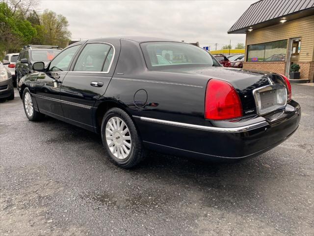 used 2005 Lincoln Town Car car, priced at $7,990