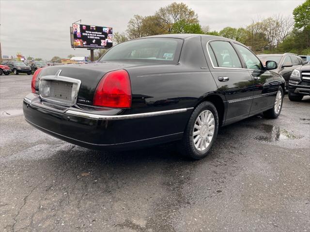 used 2005 Lincoln Town Car car, priced at $7,750