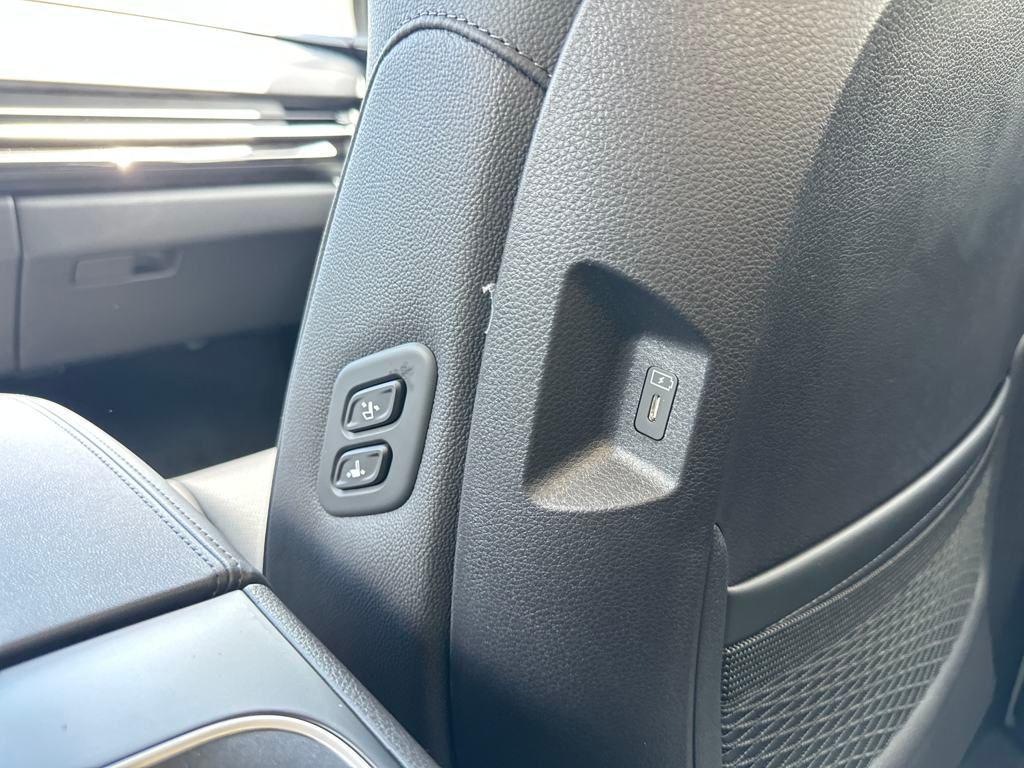 new 2025 Kia Carnival Hybrid car, priced at $54,568