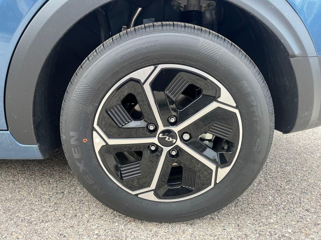 new 2025 Kia Niro car, priced at $30,334