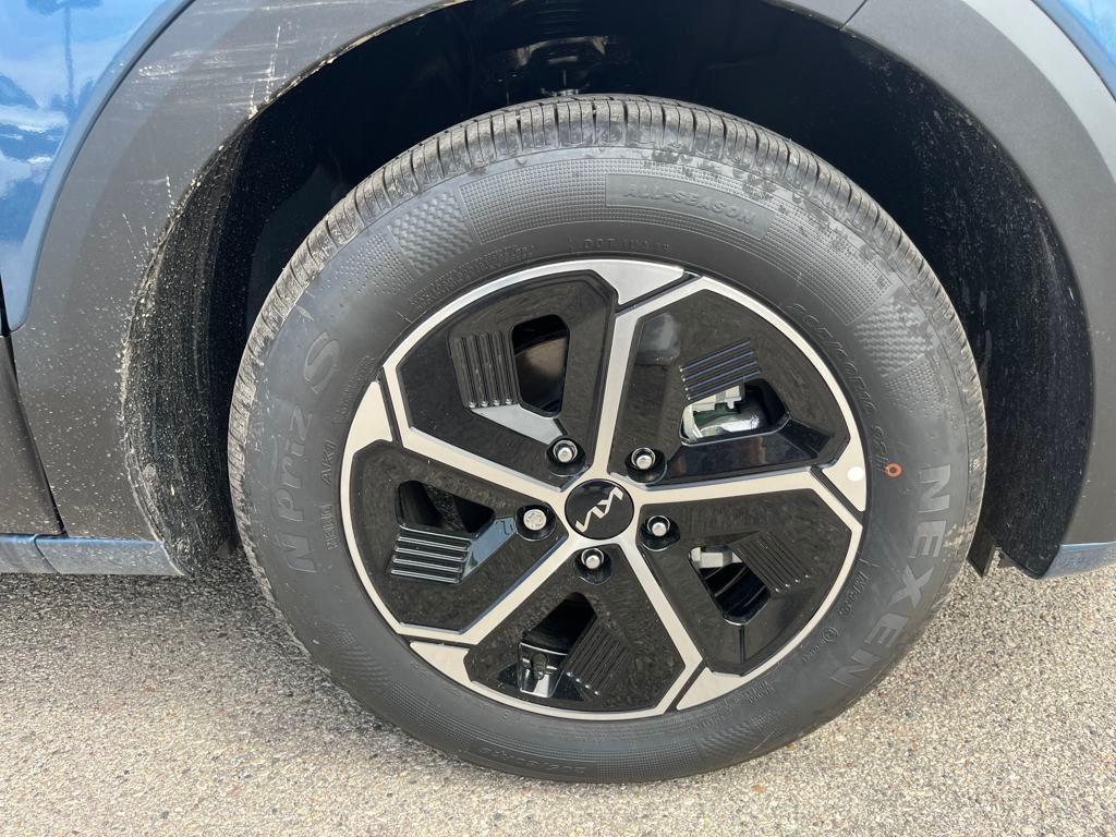 new 2025 Kia Niro car, priced at $30,334