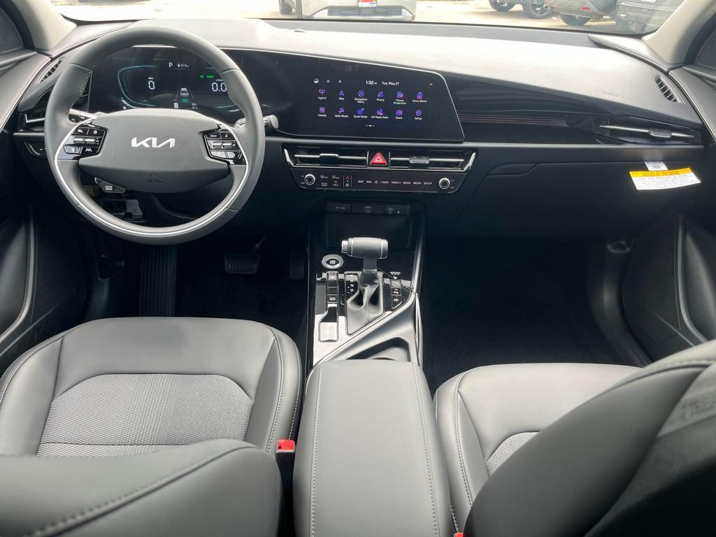 new 2025 Kia Niro car, priced at $30,334