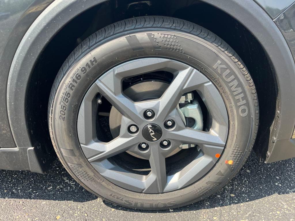 new 2025 Kia K4 car, priced at $23,337