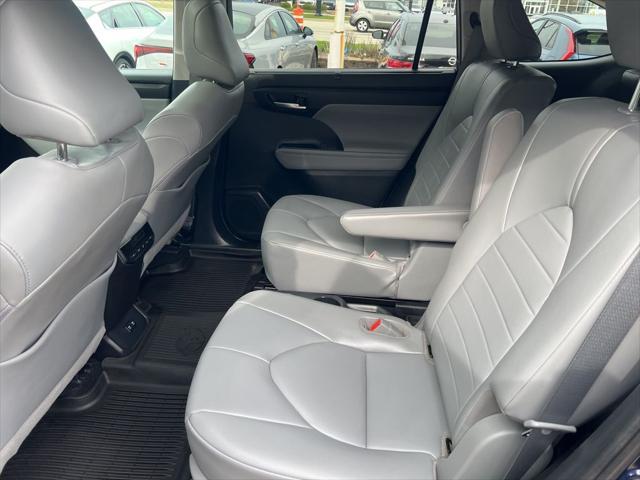used 2021 Toyota Highlander car, priced at $35,908