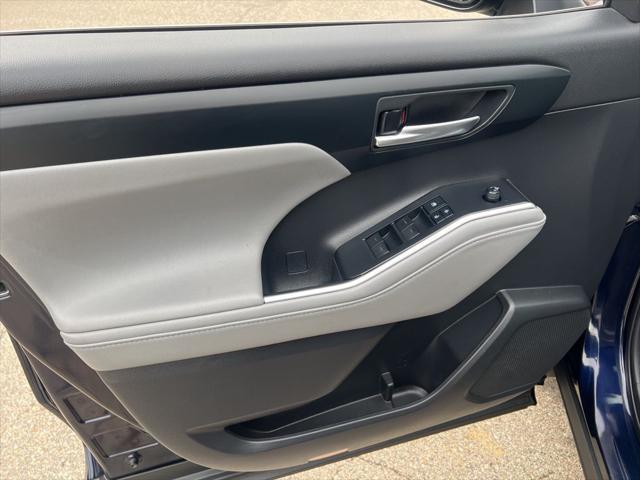 used 2021 Toyota Highlander car, priced at $35,908
