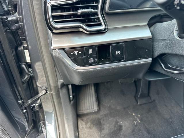 new 2025 Kia Sportage Hybrid car, priced at $32,183