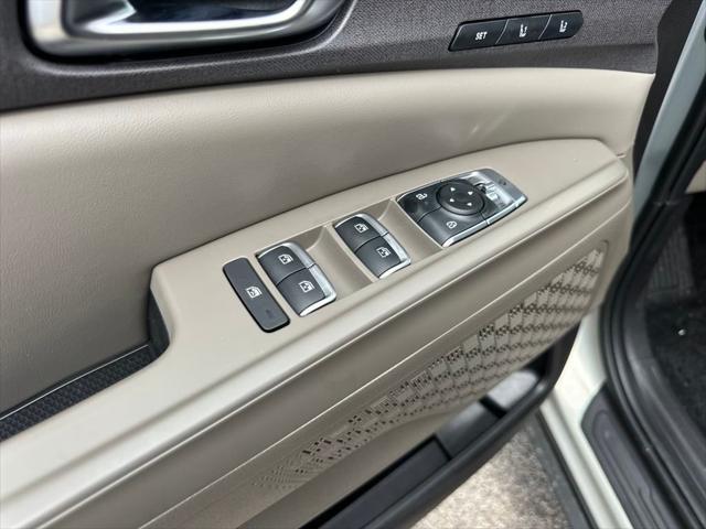 new 2025 Kia Carnival Hybrid car, priced at $43,966