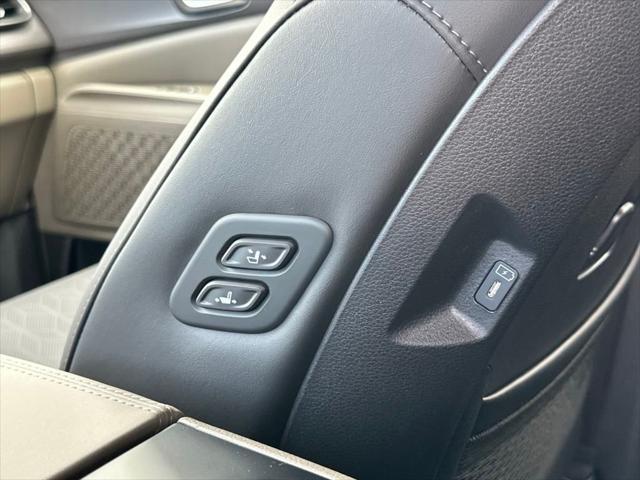 new 2025 Kia Carnival Hybrid car, priced at $43,966