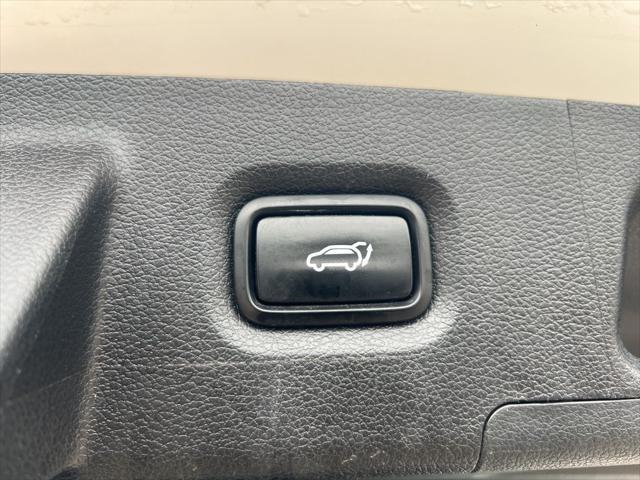 used 2022 Hyundai Santa Fe car, priced at $28,995