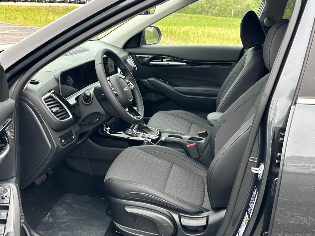 new 2025 Kia Seltos car, priced at $28,728
