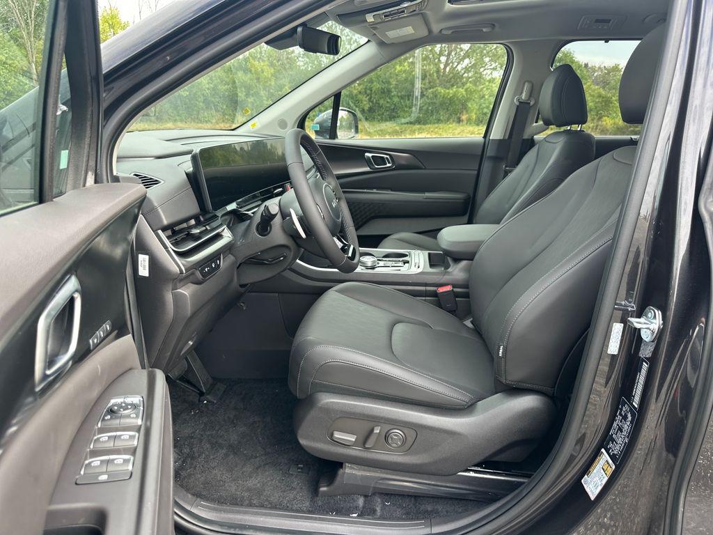 new 2026 Kia Carnival Hybrid car, priced at $49,025
