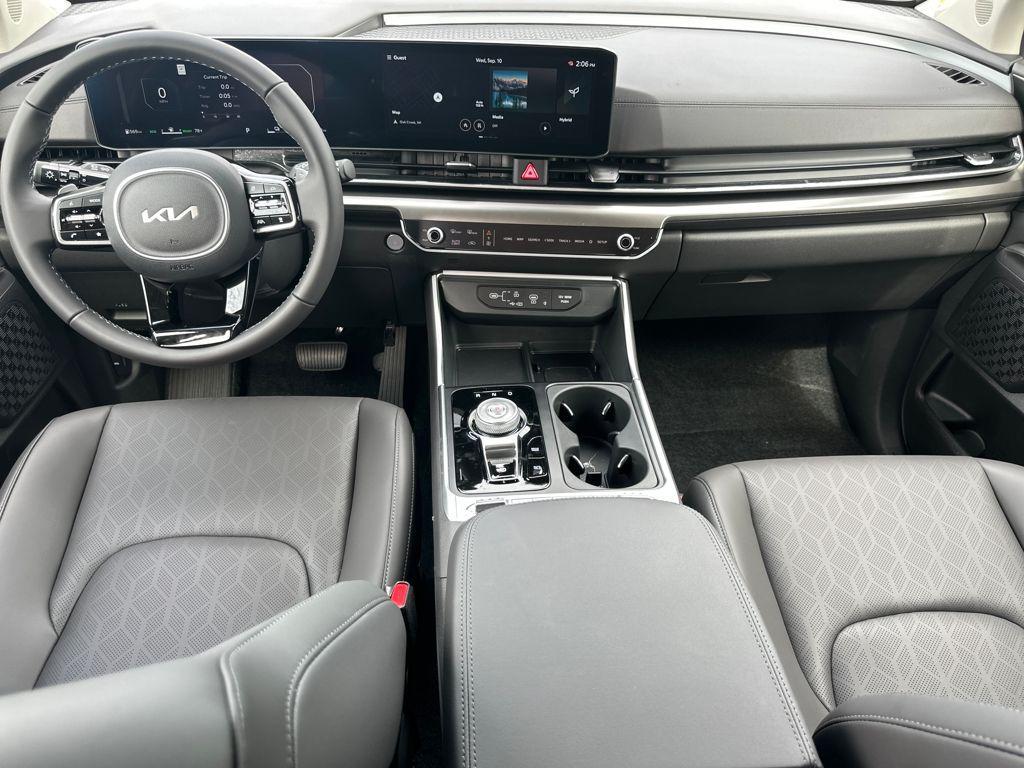new 2026 Kia Carnival Hybrid car, priced at $49,025