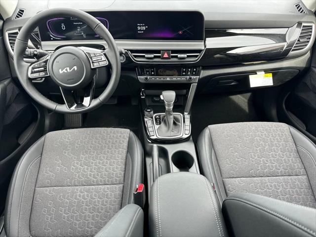 new 2025 Kia Seltos car, priced at $27,652