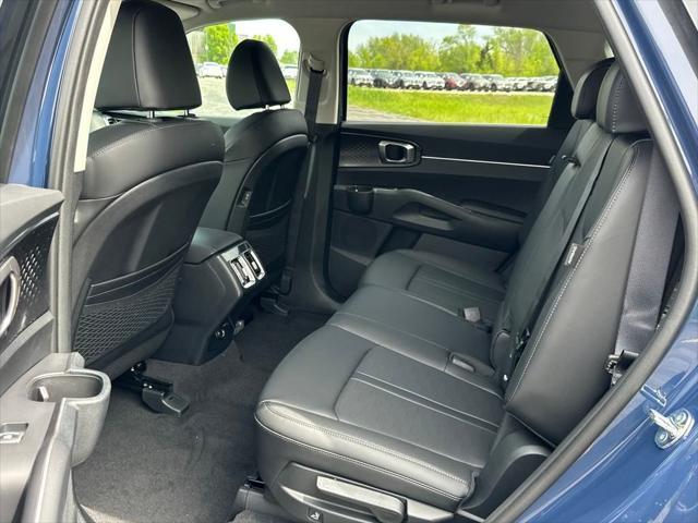 new 2025 Kia Sorento car, priced at $35,589
