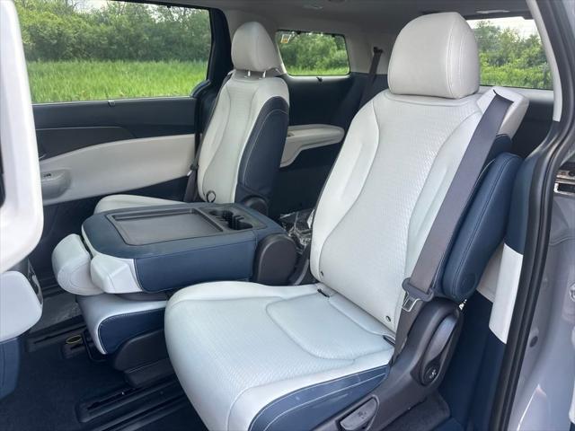 new 2025 Kia Carnival Hybrid car, priced at $51,169