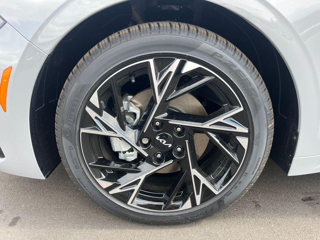 new 2026 Kia K5 car, priced at $30,077