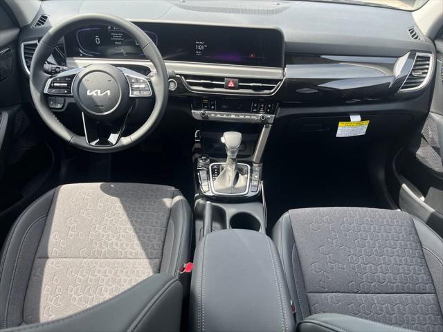 new 2025 Kia Seltos car, priced at $27,652