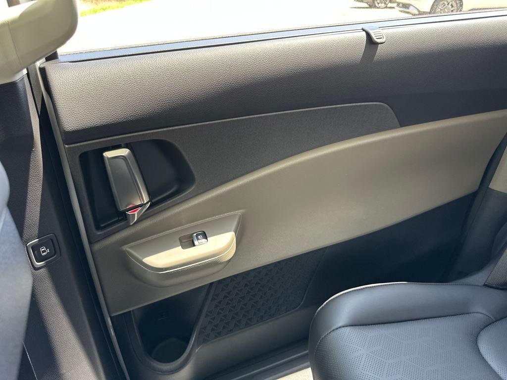 new 2025 Kia Carnival Hybrid car, priced at $43,306