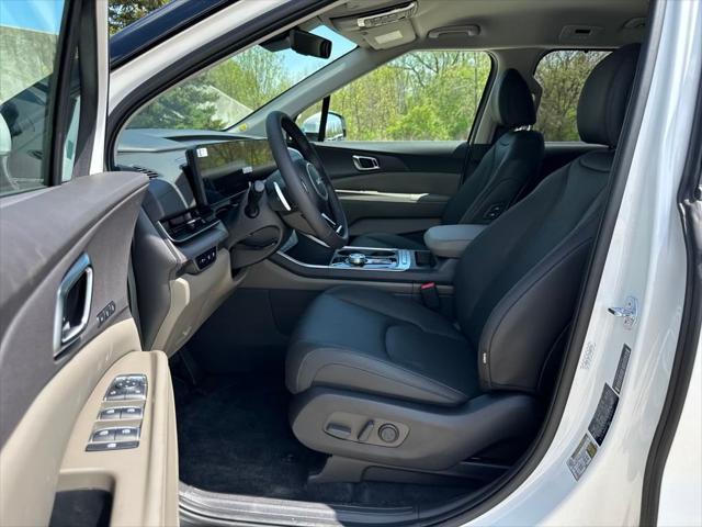 new 2025 Kia Carnival Hybrid car, priced at $44,506