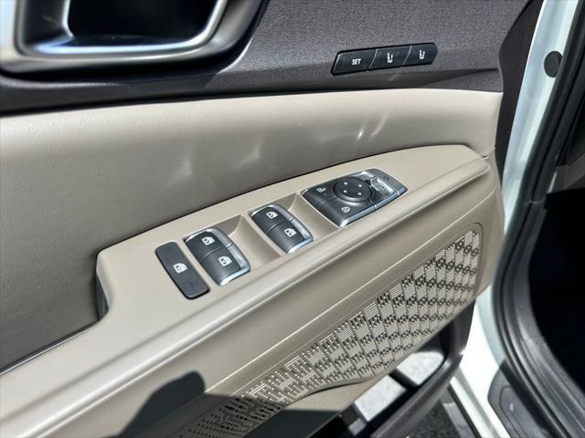 new 2025 Kia Carnival Hybrid car, priced at $44,506