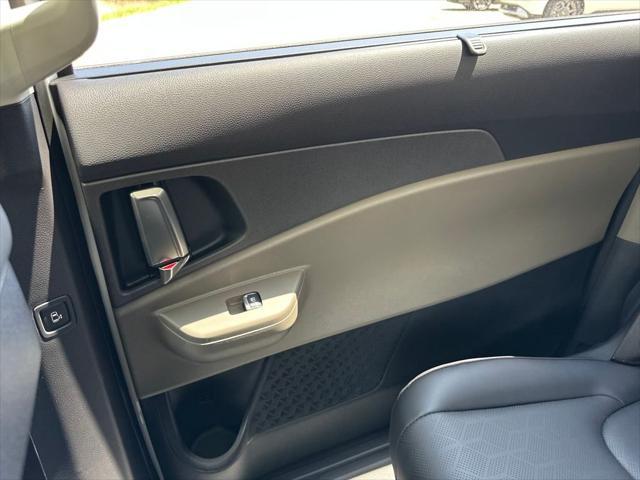 new 2025 Kia Carnival Hybrid car, priced at $44,506