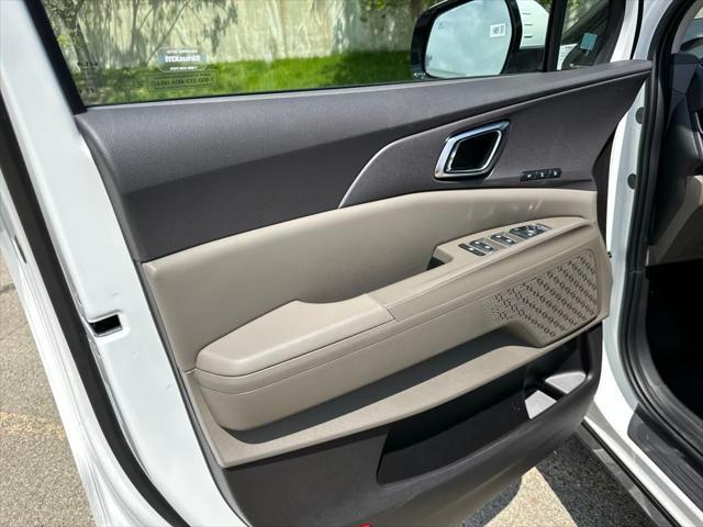 new 2025 Kia Carnival Hybrid car, priced at $44,506
