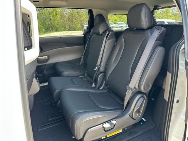 new 2025 Kia Carnival Hybrid car, priced at $44,506